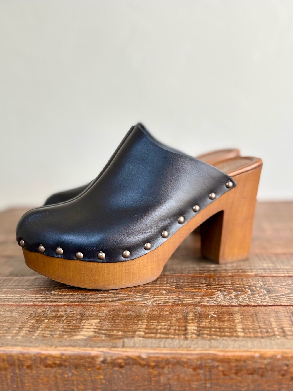 Seychelles Leather Clogs - Picture 2 of 16